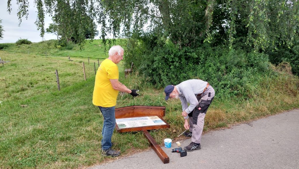Burgustafel neu 2 Burgustafel neu gestrichen